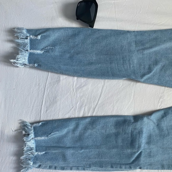 JUSTFAB BRAND NEW straight leg ripped jeans - Picture 3 of 7